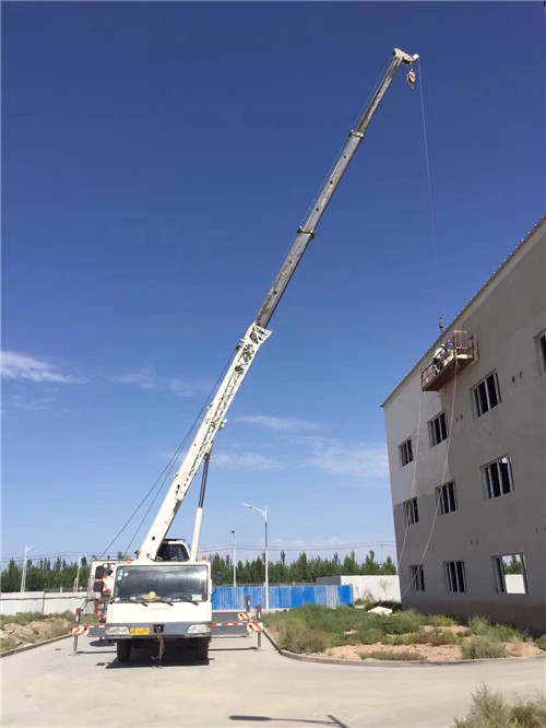 兴仁市“轻装强干”—— 吊车的 “轻量化臂架” 技术